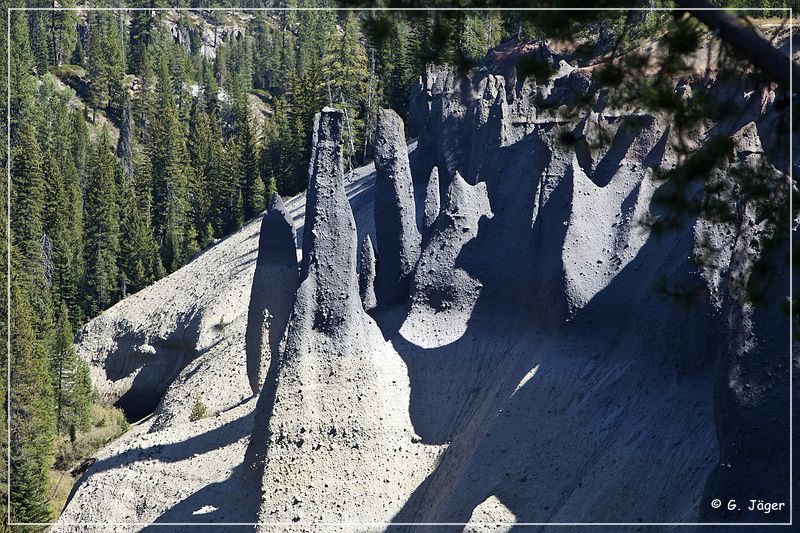 crater_lake_pinnacles_02.jpg