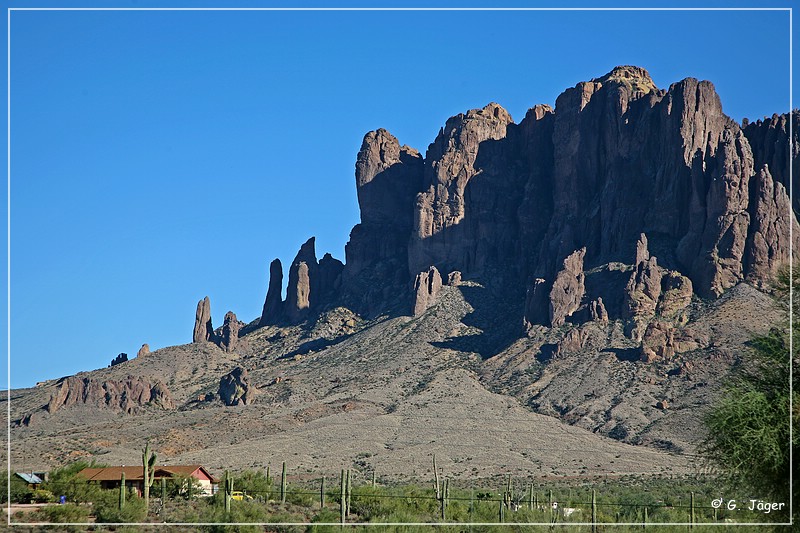 superstition_mountain_2006_01.jpg